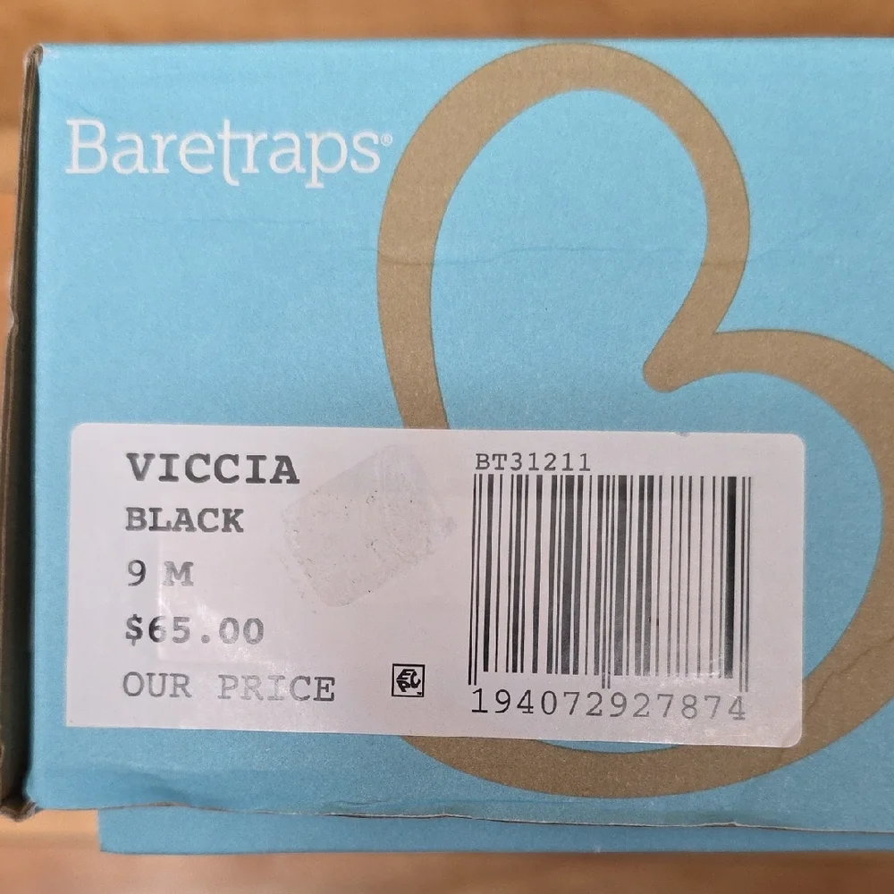 NEW Baretraps Viccia Black Round Closed Toe Perforated Slip-On Shoe Size 9